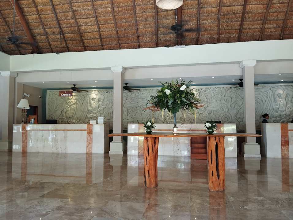 Lobby Iberostar Waves Tucan