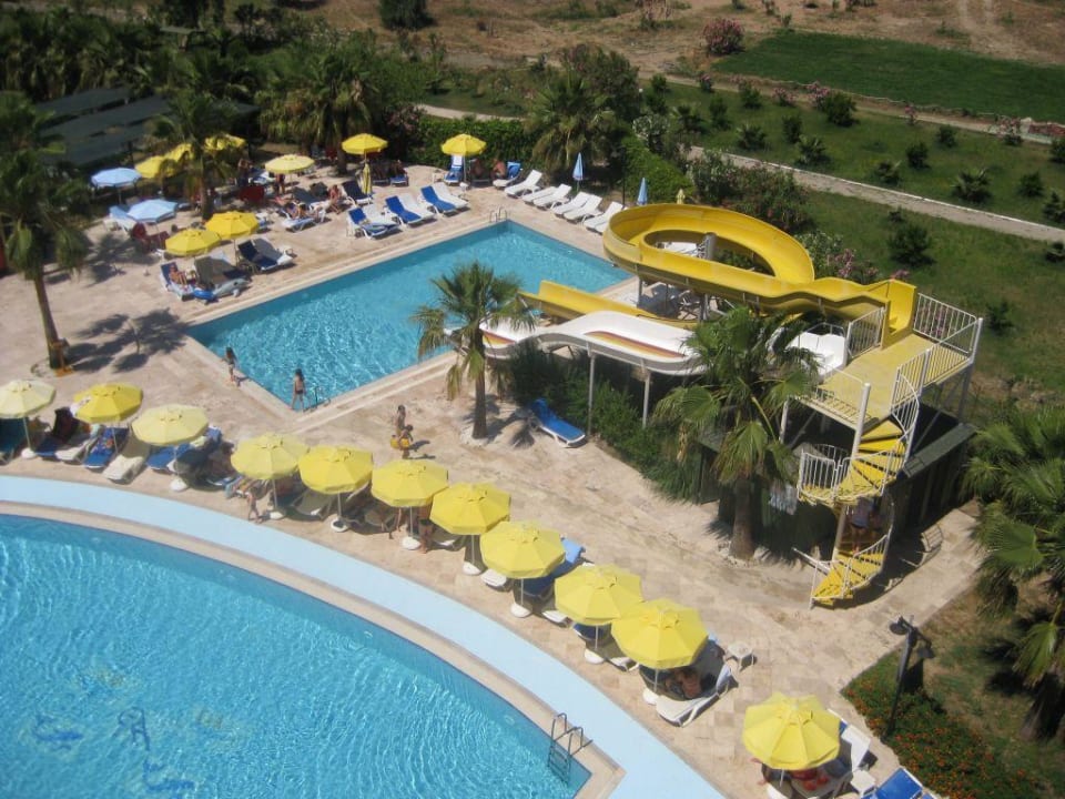 Blick über Pool aus dem 6. Stockwerk Royal Atlantis Beach Hotel