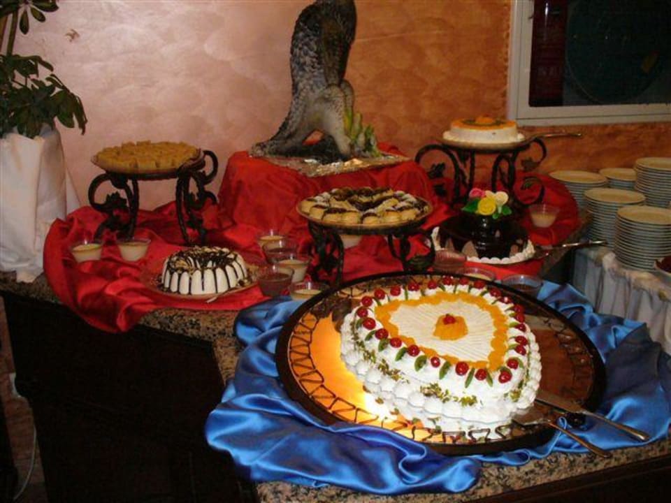 Torte in Herzform Royal Atlantis Beach Hotel