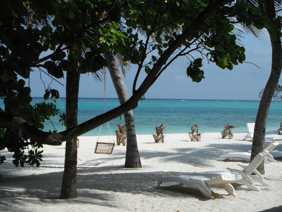 Strand vor den Superiorbungalows Summer Island Maldives