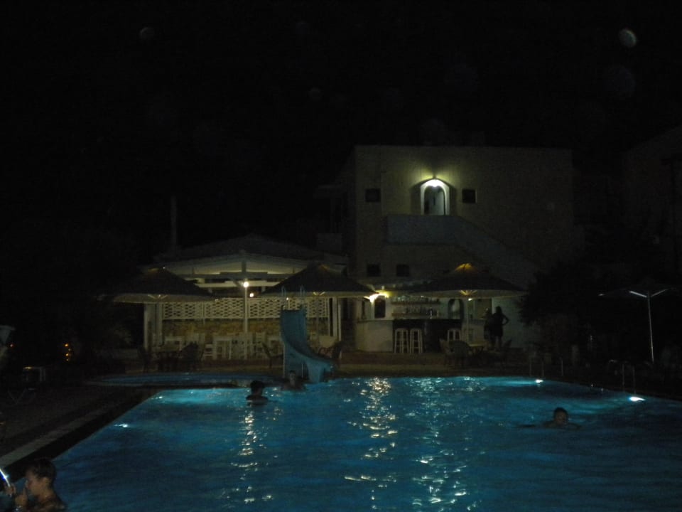 Pool bei Nacht Lili Hotel
