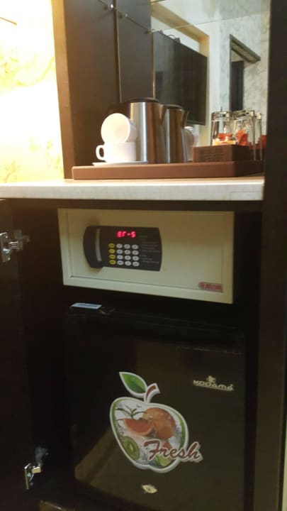 Standard Bedroom Minibar Hotel Emirates Park Resort