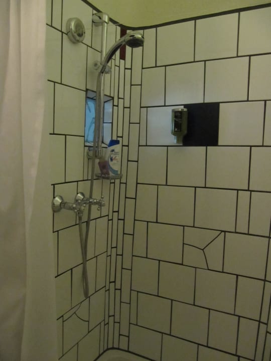 Dusche mit "Fenster" zum Zimmer Rogner Bad Blumau