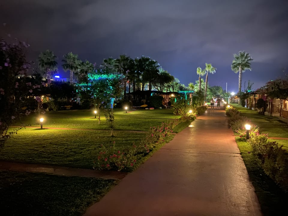 Gartenanlage Pine Beach Belek