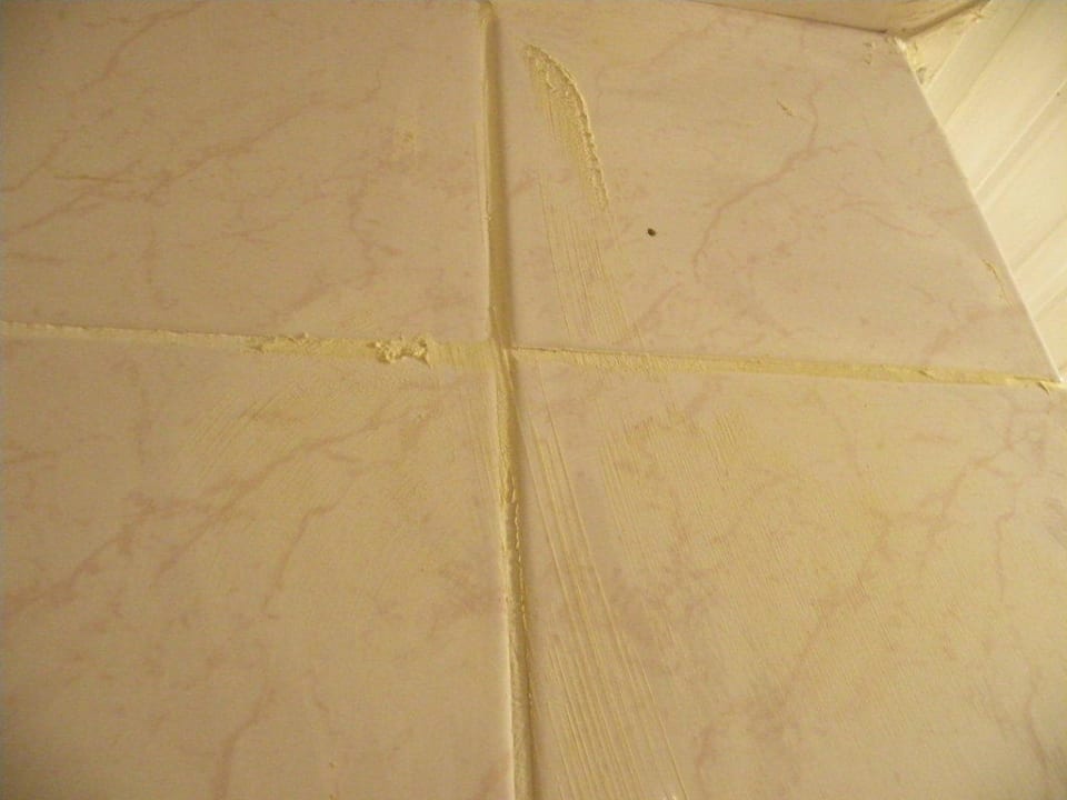 Wand im Badezimmer Enki Hotel