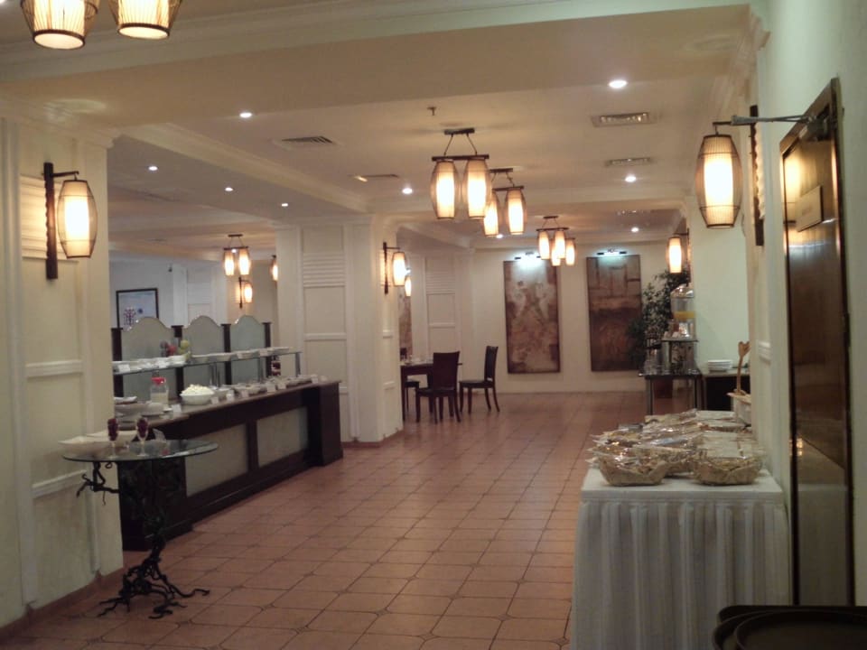 Frühstücksbüffet RAMADA Hotel Tashkent