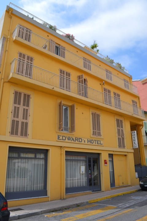 Außenansicht von der Straße Edward's Hotel