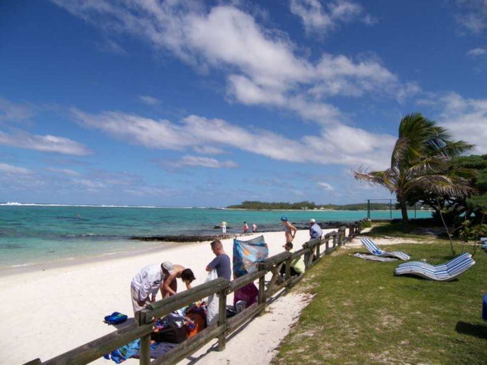Strand vor dem Hotel Le Peninsula Bay Beach Resort & Spa