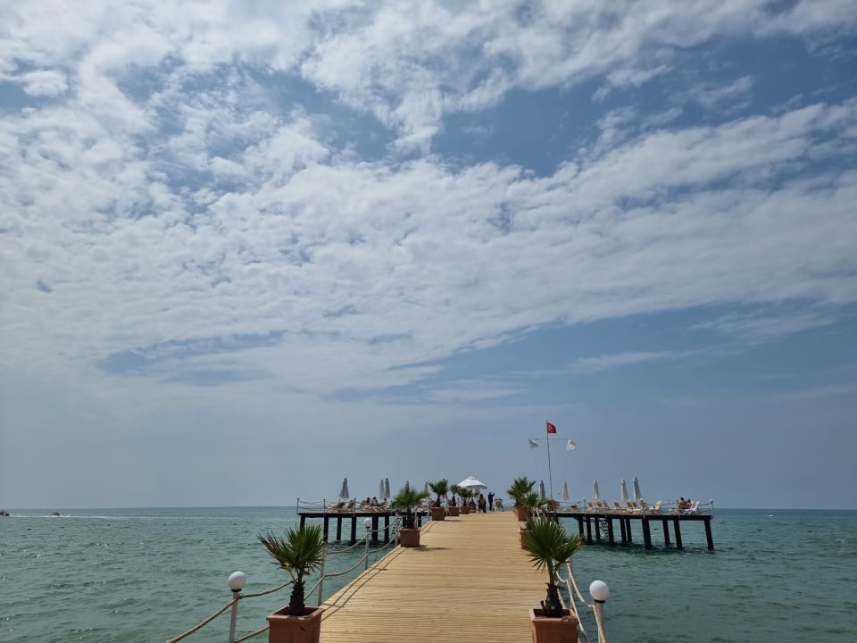 Strand Royal Wings Hotel