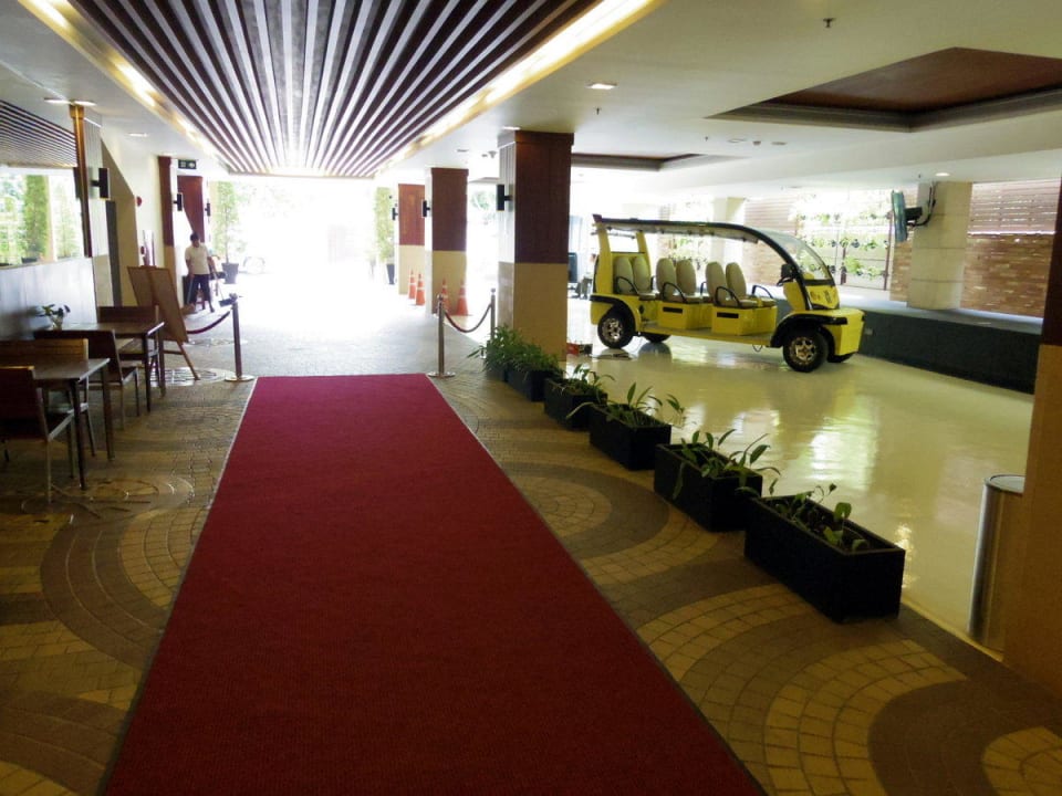 Eingang Lohas Suites Sukhumvit by SuperHotel Bangkok