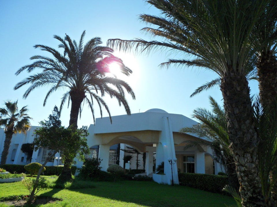 Garten vor der Lobby Hotel El Mouradi Djerba Menzel