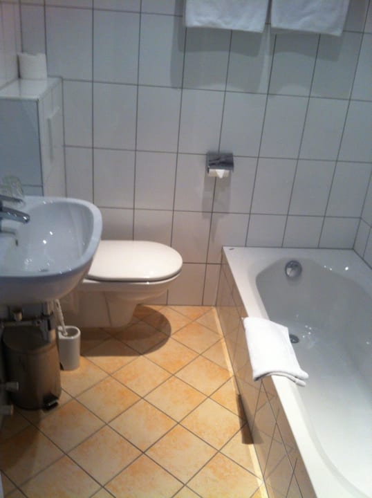 Badezimmer mit Badewanne Hotel Geyer