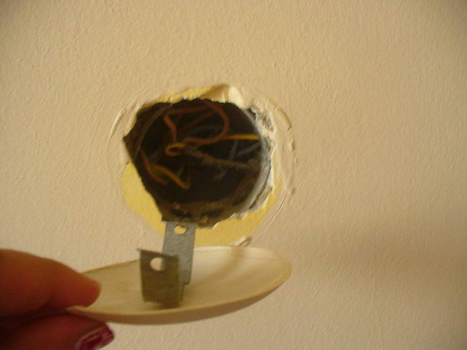 Nezajištěné kabely Hotel Ideal Beach