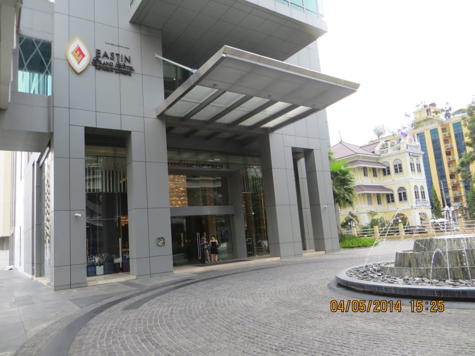 Eingang Eastin Grand Hotel Sathorn