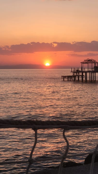 Strand Azura Deluxe Resort & Spa Hotel