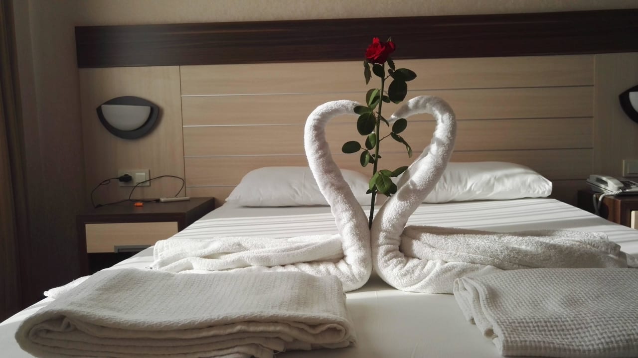 Raumpflegerkunst Hawaii Suite Beach Hotel