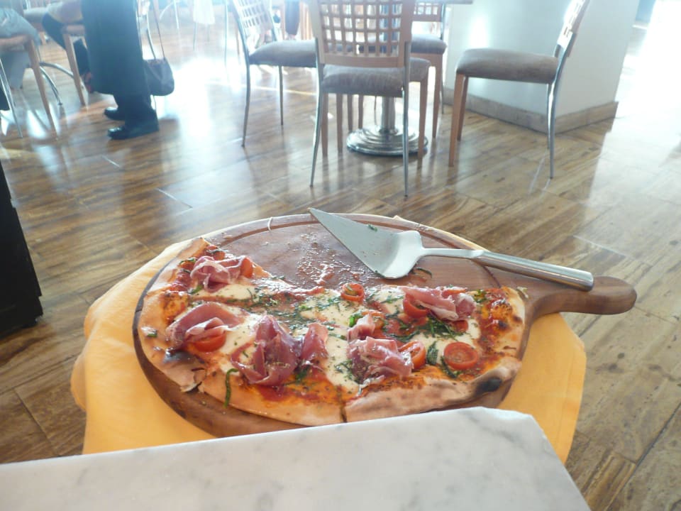 Leckere Pizza, trottliger Kellner Hotel Enjoy Vina Del Mar