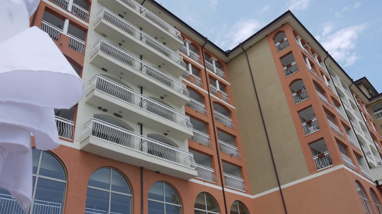 Außenansicht ovm Pool Sol Luna Bay