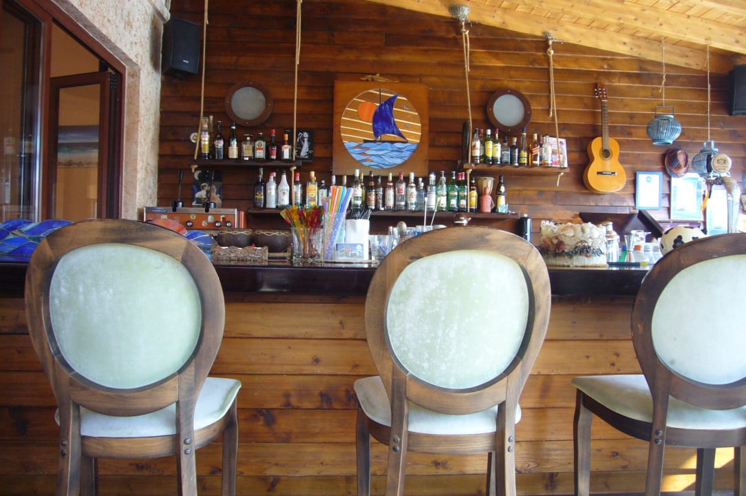 Bar Hotel AKTI Arilla