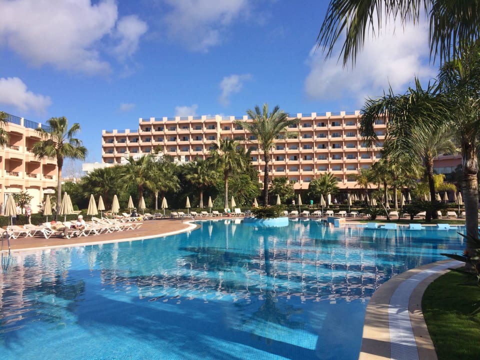 Große Poolanlage 3HB Guaraná - All Inclusive