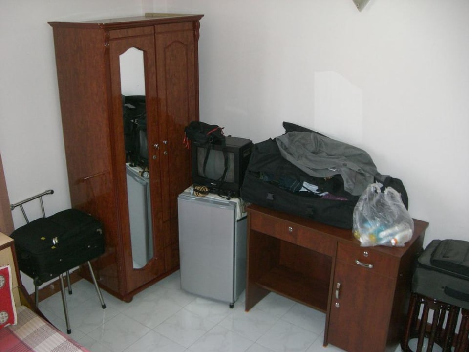 Schrank Madam Cuc Hotel 184