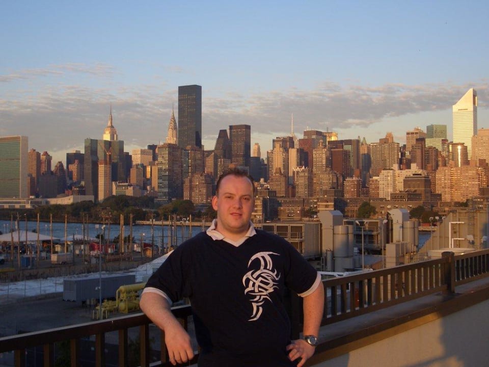 Blick von der Dachterrasse auf die Skyline Ravel Hotel