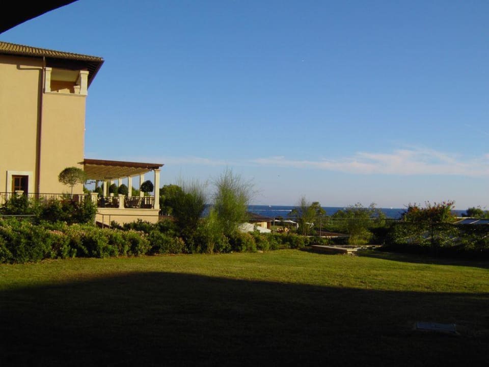 Der Blick vom Zimmer aus in Richtung Meer The St. Regis Mardavall Mallorca Resort