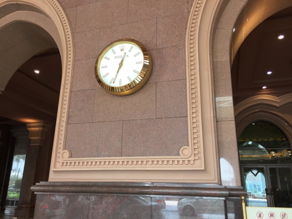 Rolex Wanduhr Emirates Palace Mandarin Oriental
