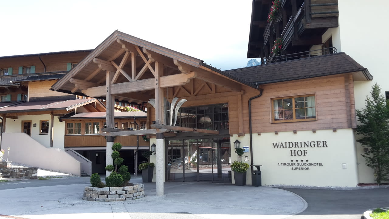 Außenansicht Waidringer Hof · 1. Tiroler Glückshotel