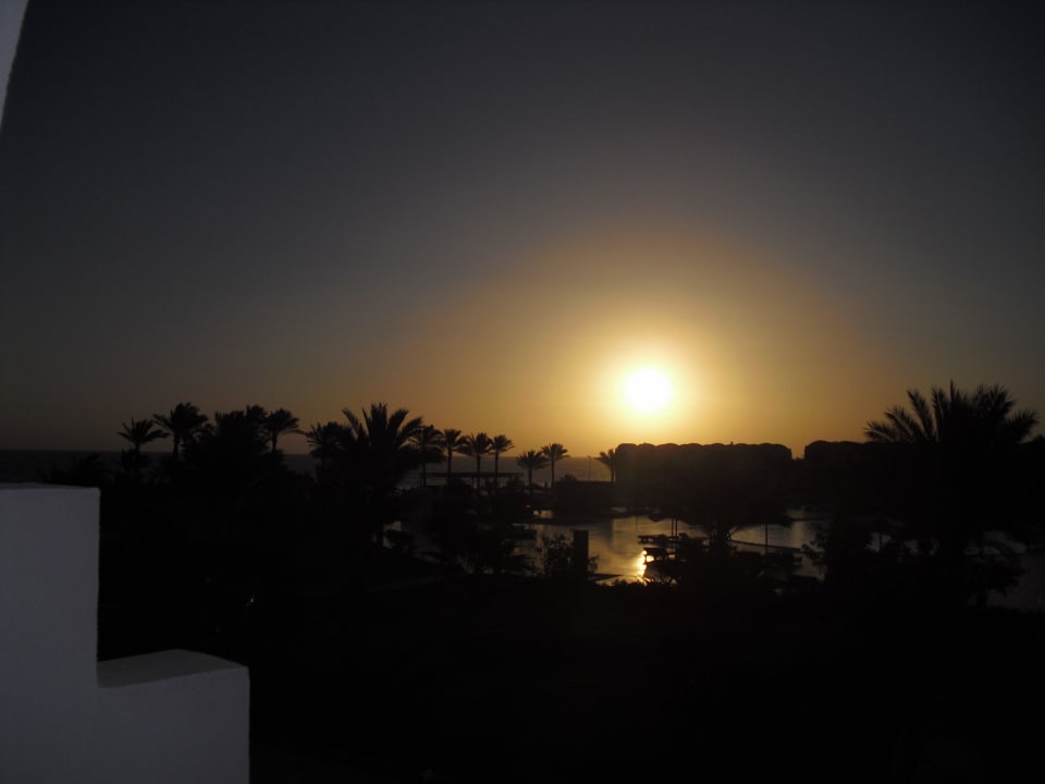 Sonnenaufgang Three Corners Sea Beach Resort