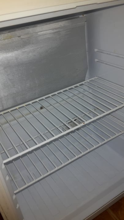 "Minibar" ohne Inhalt Hotel Pliska