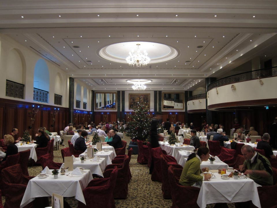 Frühstück im Grossen Ballsaal  Hotel Adlon Kempinski Berlin
