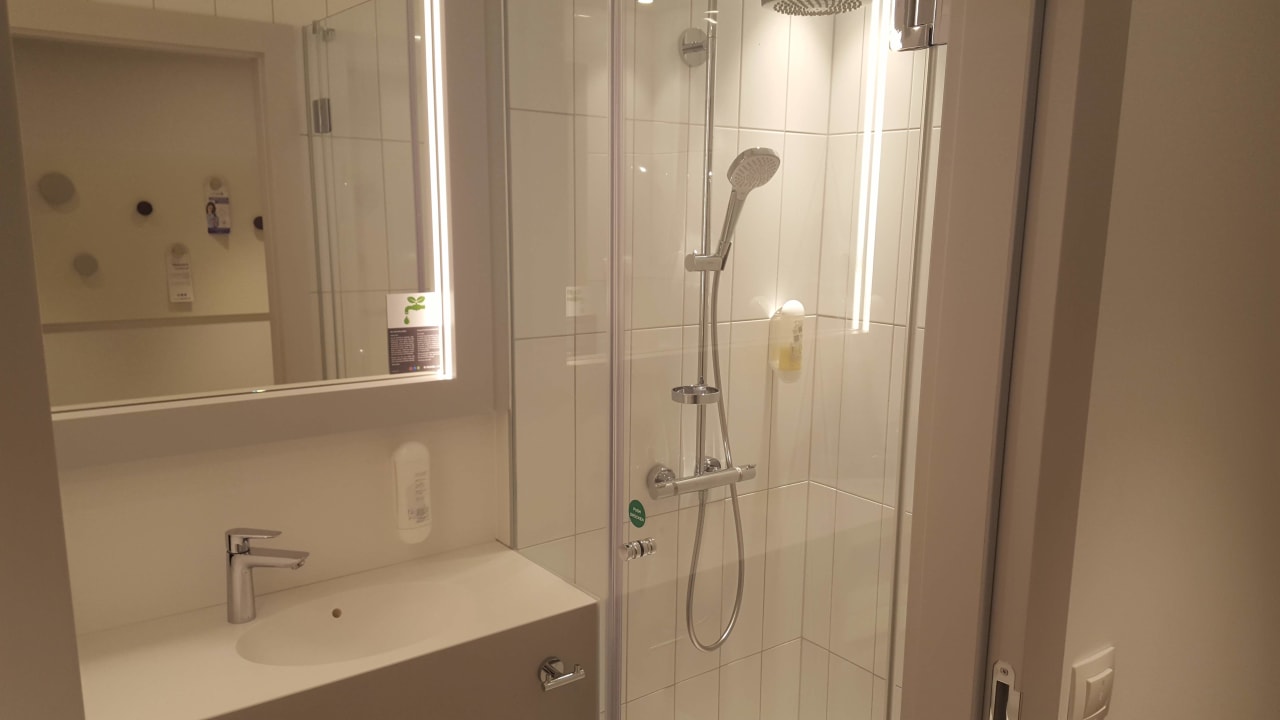 Zimmer H+ Hotel Wien
