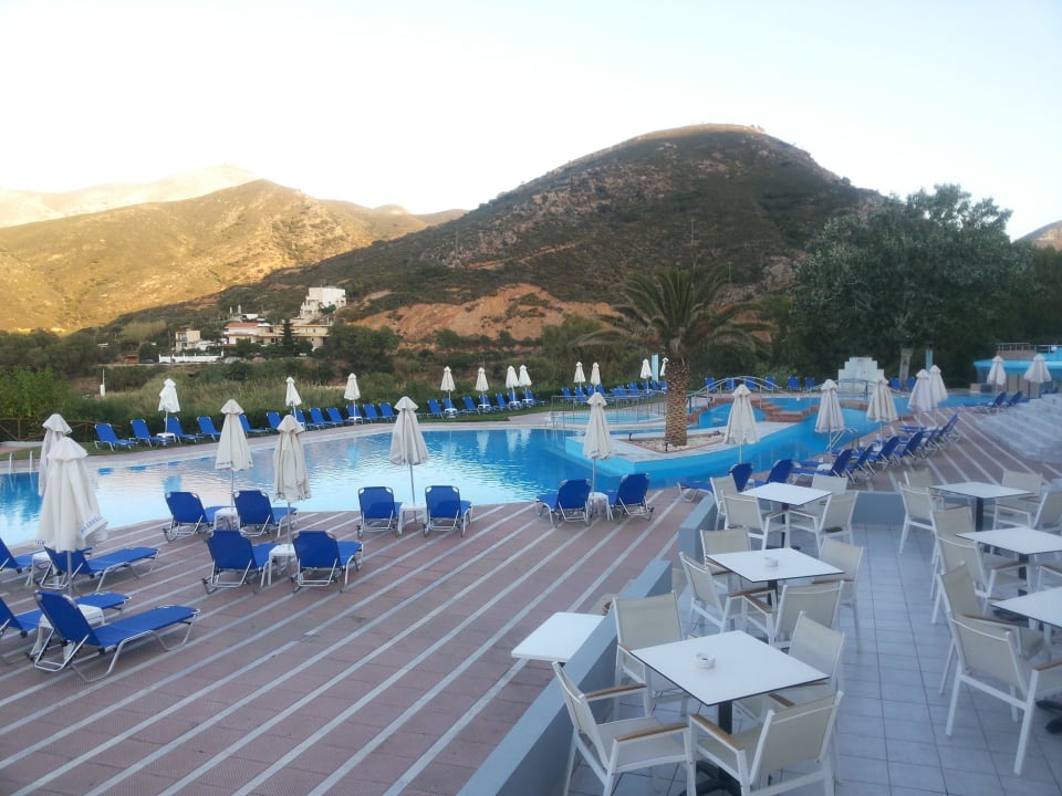 Вечером у бассейна Fodele Beach & Water Park Holiday Resort