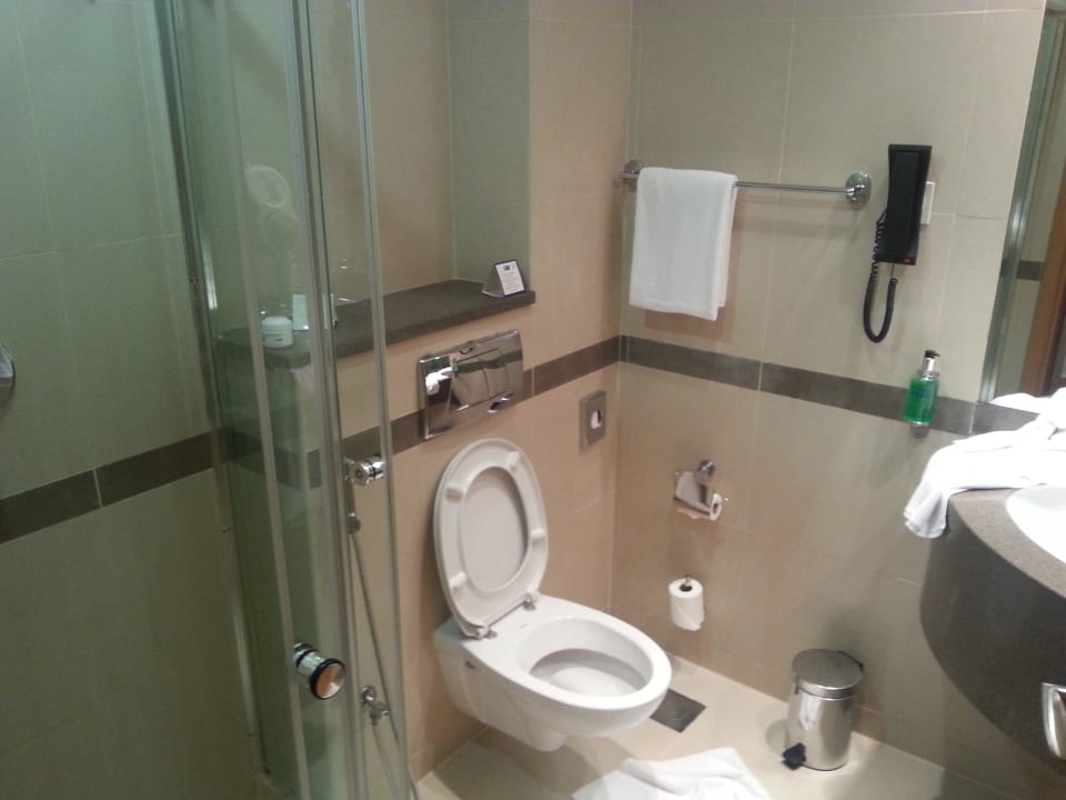 Łazienka Holiday Inn Express Dubai Airport
