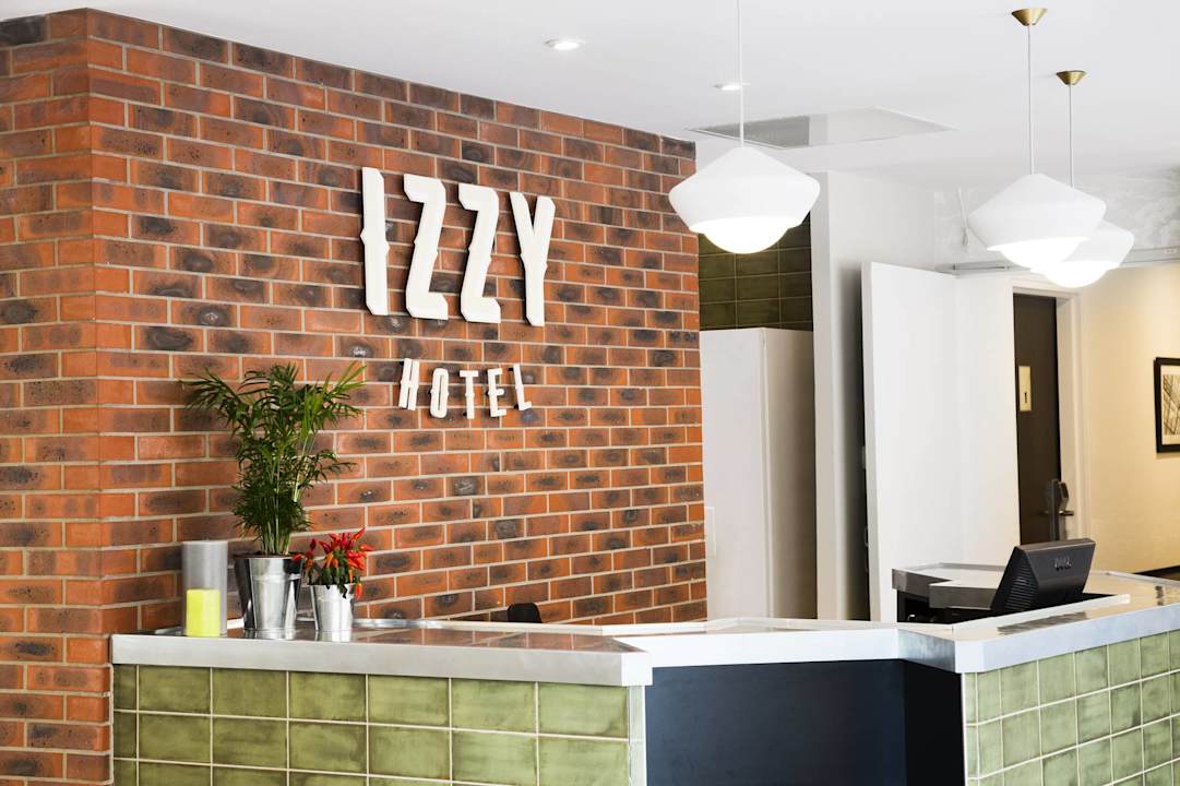 Lobby Hotel Izzy by HappyCulture