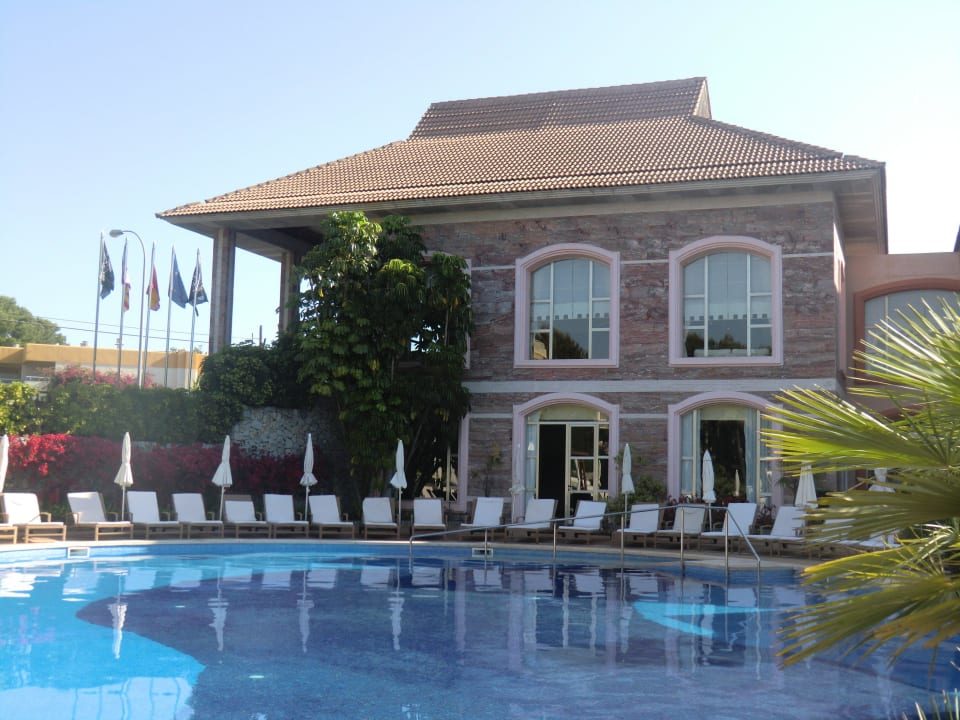 Pool & Verwaltungsgebäude VIVA Cala Mesquida Suites & Spa 16+