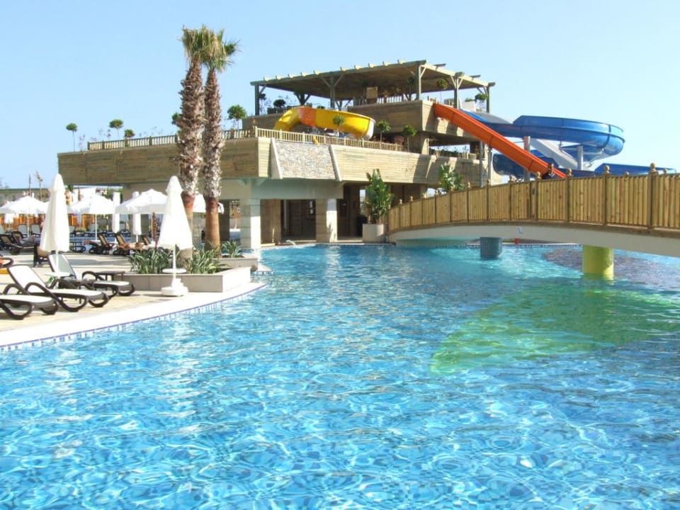 Pool mit Rutschen & Holzbrücke Diamond Excellence Resort & Spa