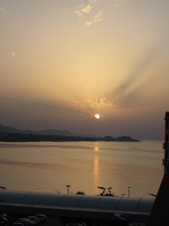 Ebenfalls vom Balkon Abends Merit Park Hotel