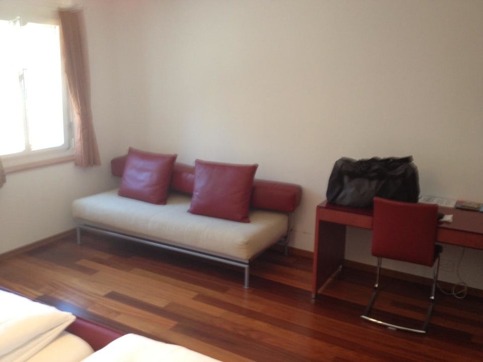 Sofa & Schreibtisch Hotel Weisses Rössli