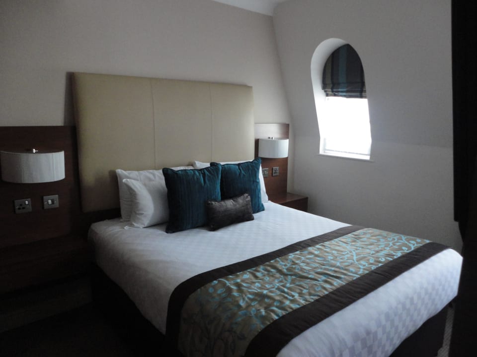 Bett Thistle Piccadilly Hotel