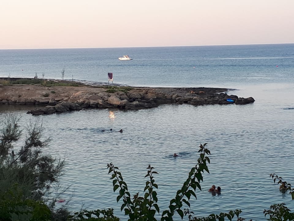 Strand Crystal Springs Beach Hotel