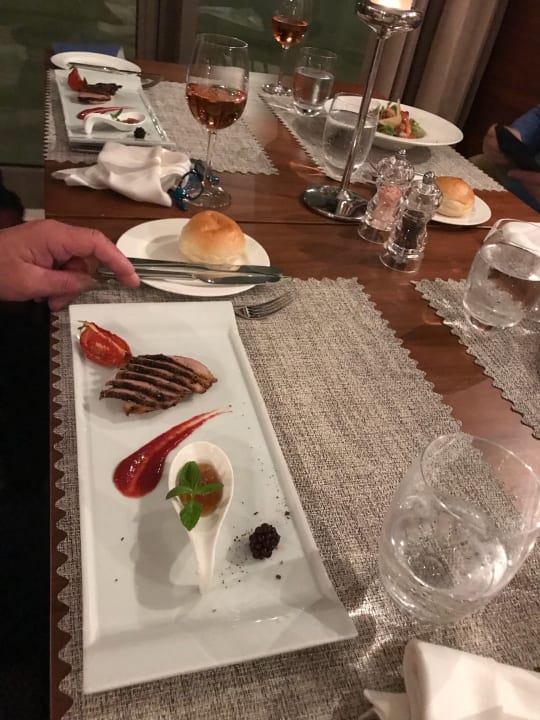 À la carte Acanthus Cennet Barut Collection