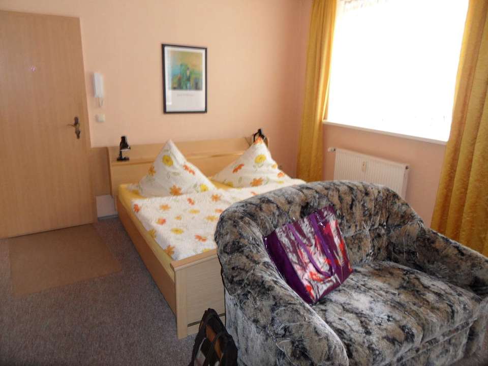 So sieht eines der Zimmer aus Pension zur Reblaus