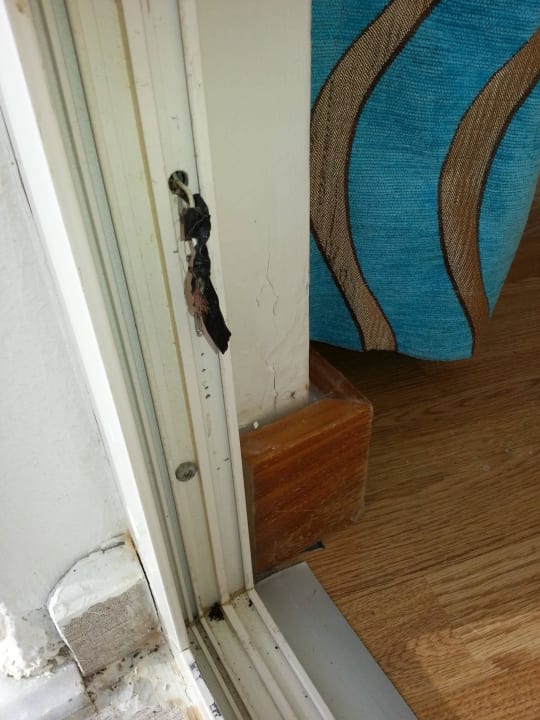 Freiliegende Kabel im Familienzimmer 3305 Seaden Sea World Resort & Spa