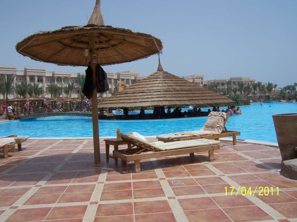 Liegen am Pool Pickalbatros Palace Resort
