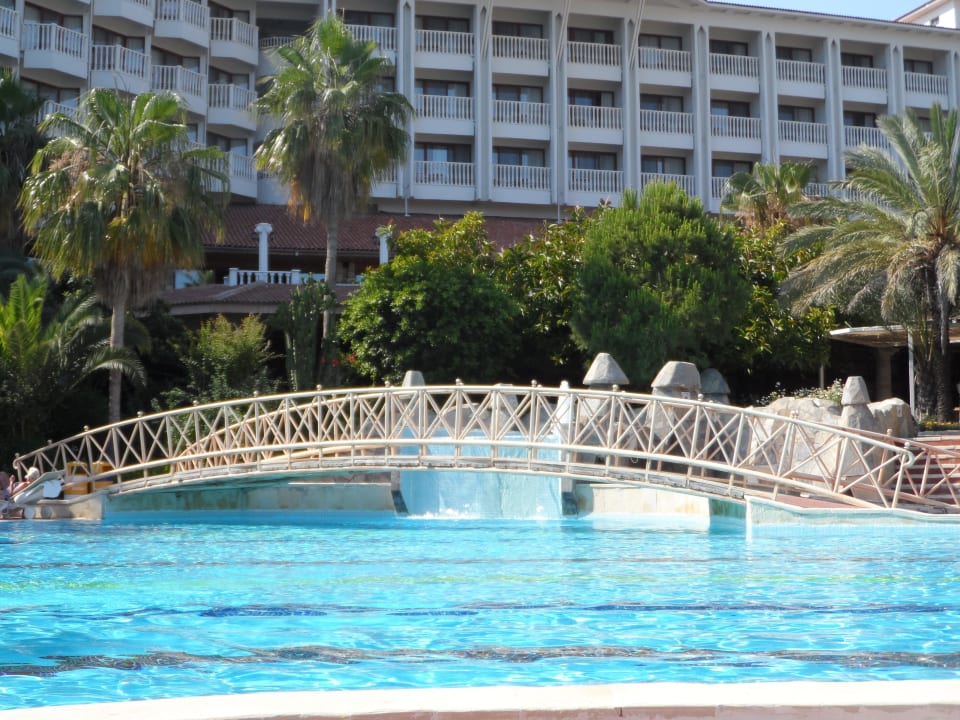 Aussenansicht am Pool liegend Hotel Defne Garden