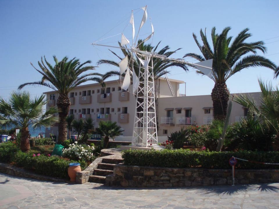Vor dem Hotel allsun Hotel Malia Beach