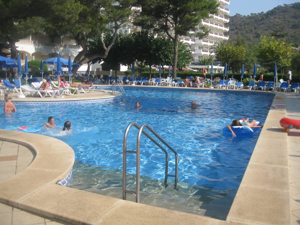 Hotel-Pool Universal Hotel Laguna