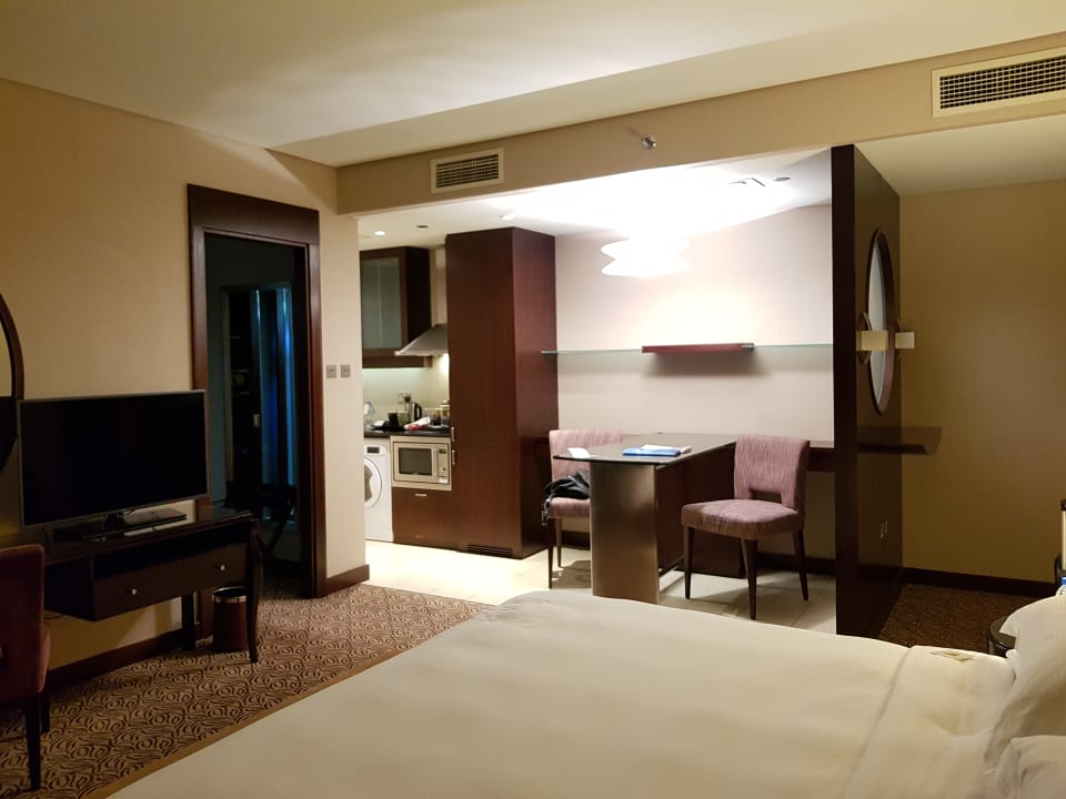 Zimmer Rose Rayhaan by Rotana